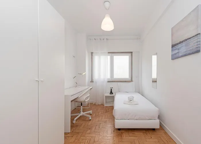 Houze Spacious Near Marques De Pombal Lägenhet Lisboa